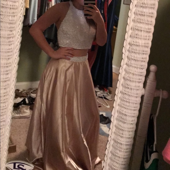 Dresses & Skirts - prom dress